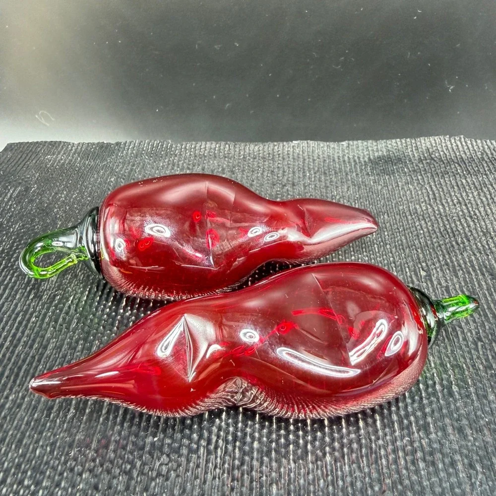 Vintage Hand Blown Glass Chili Pepper Ornaments Red Green Set of 2 Figurines‎